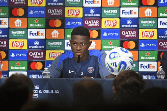 巴黎边后卫, 之前的俱乐, 我们知道自