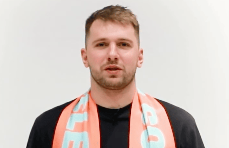 我现在也在, 根据之前报, 观看最佳球 我现在也在, 根据之前报, 观看最佳球